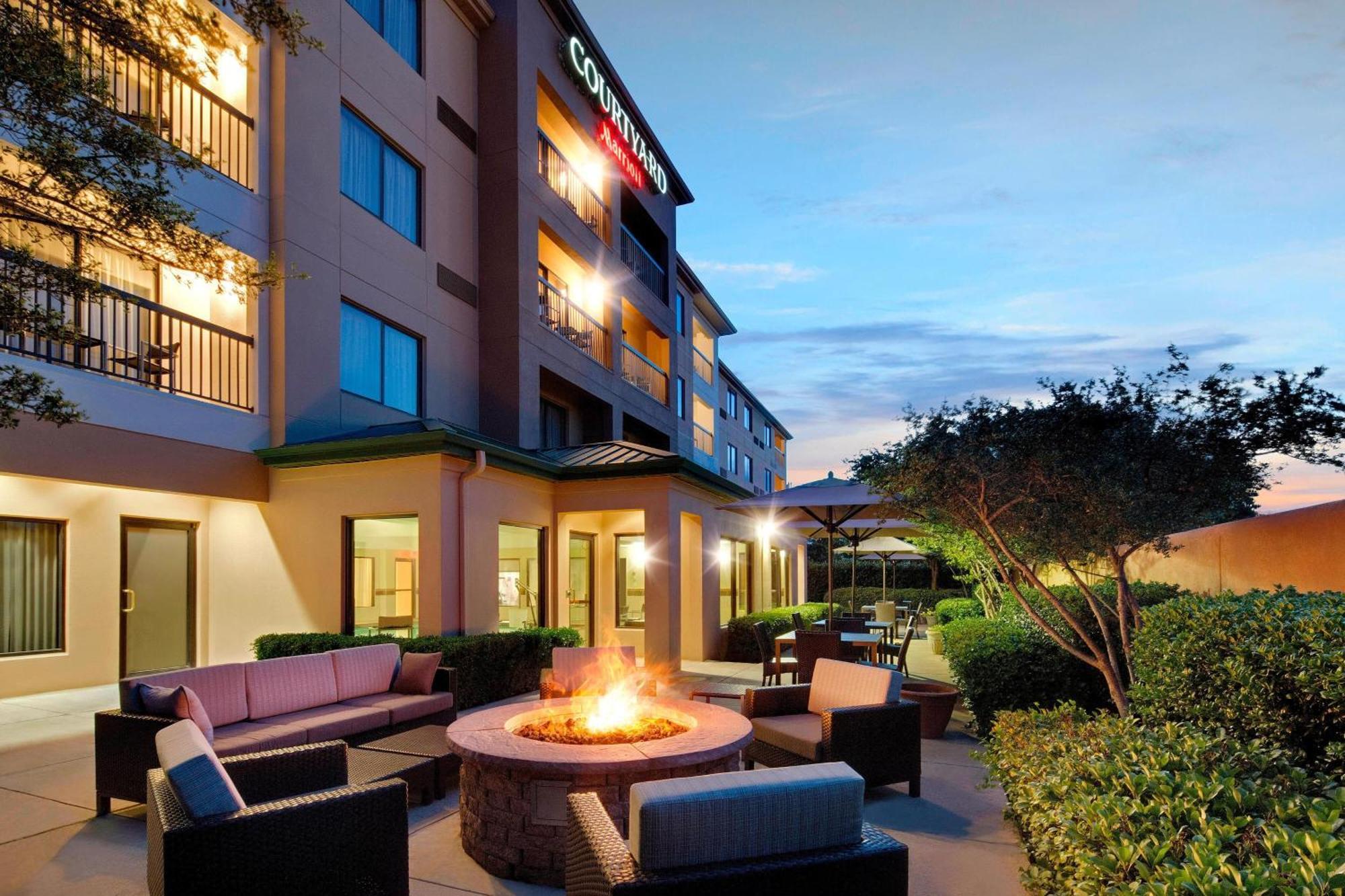 Courtyard Dallas Мескит Екстериор снимка